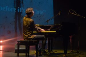 Henri Louis beim Concert d’Unité am Flügel